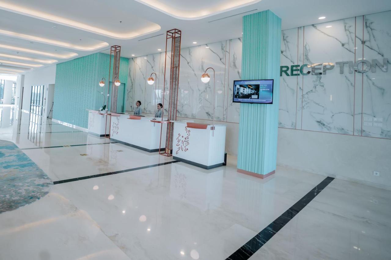 Luwansa Hotel And Convention Center มานาโด ภายนอก รูปภาพ