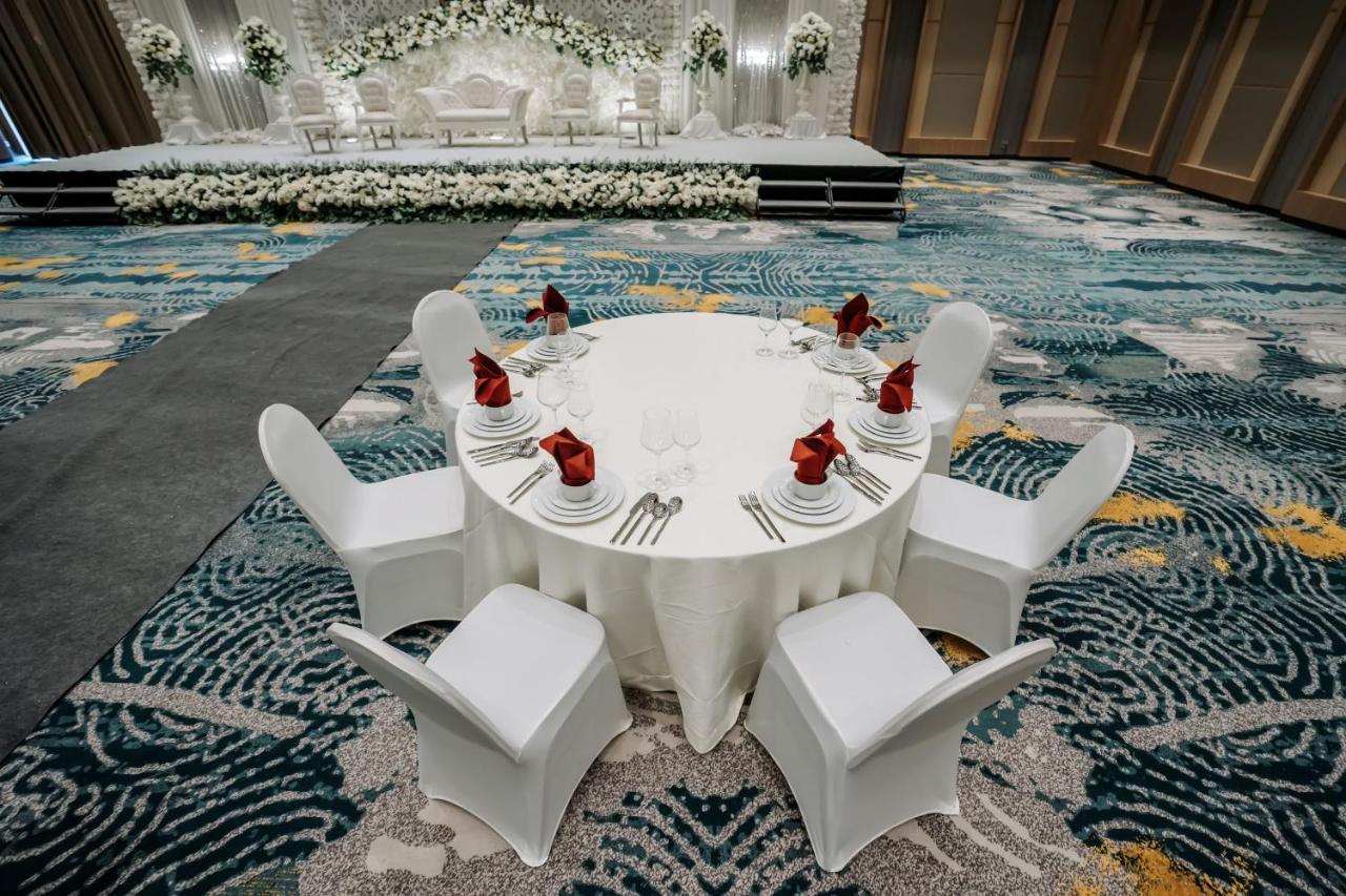 Luwansa Hotel And Convention Center มานาโด ภายนอก รูปภาพ