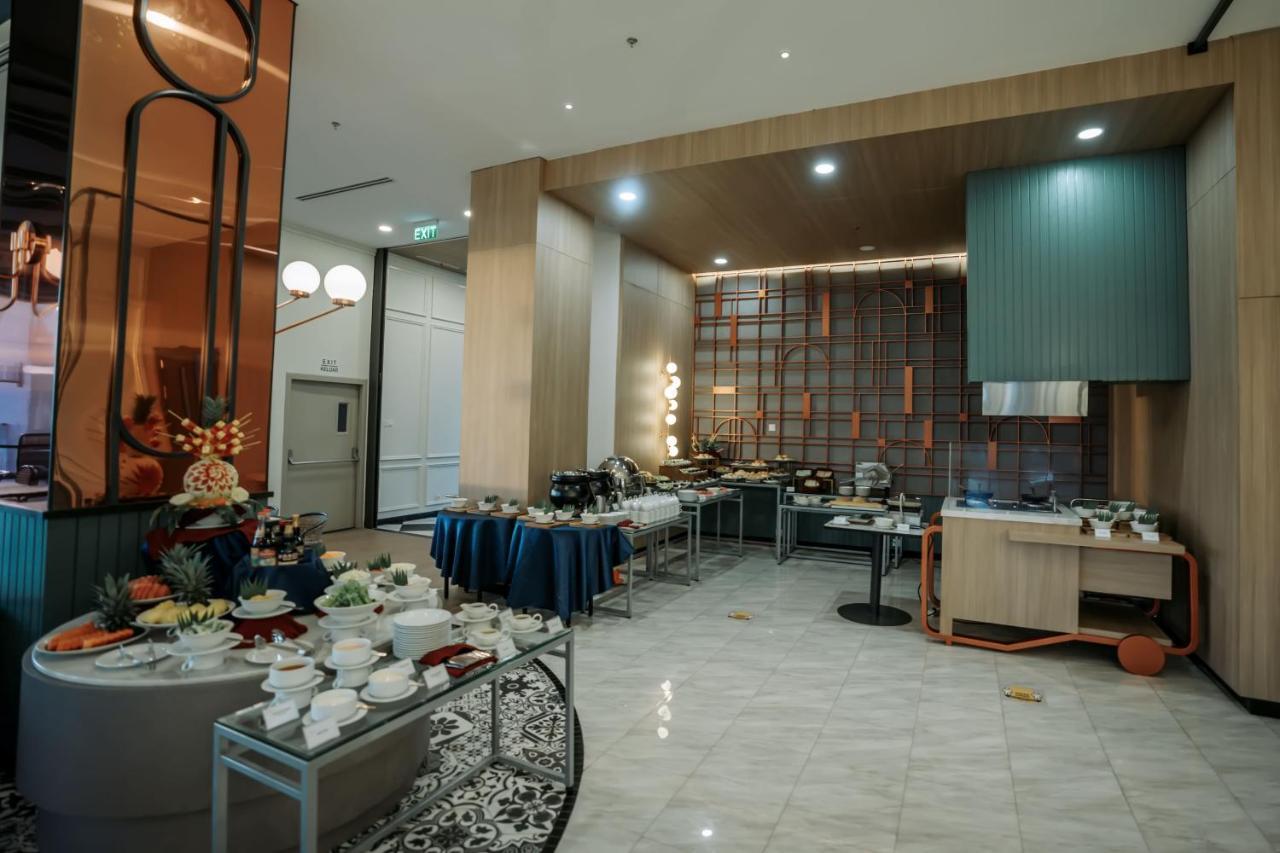 Luwansa Hotel And Convention Center มานาโด ภายนอก รูปภาพ