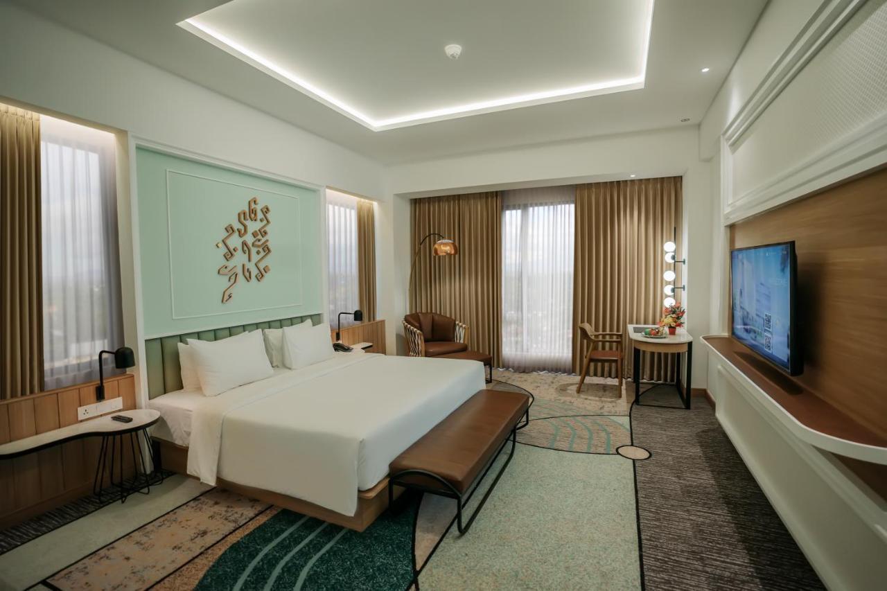 Luwansa Hotel And Convention Center มานาโด ภายนอก รูปภาพ